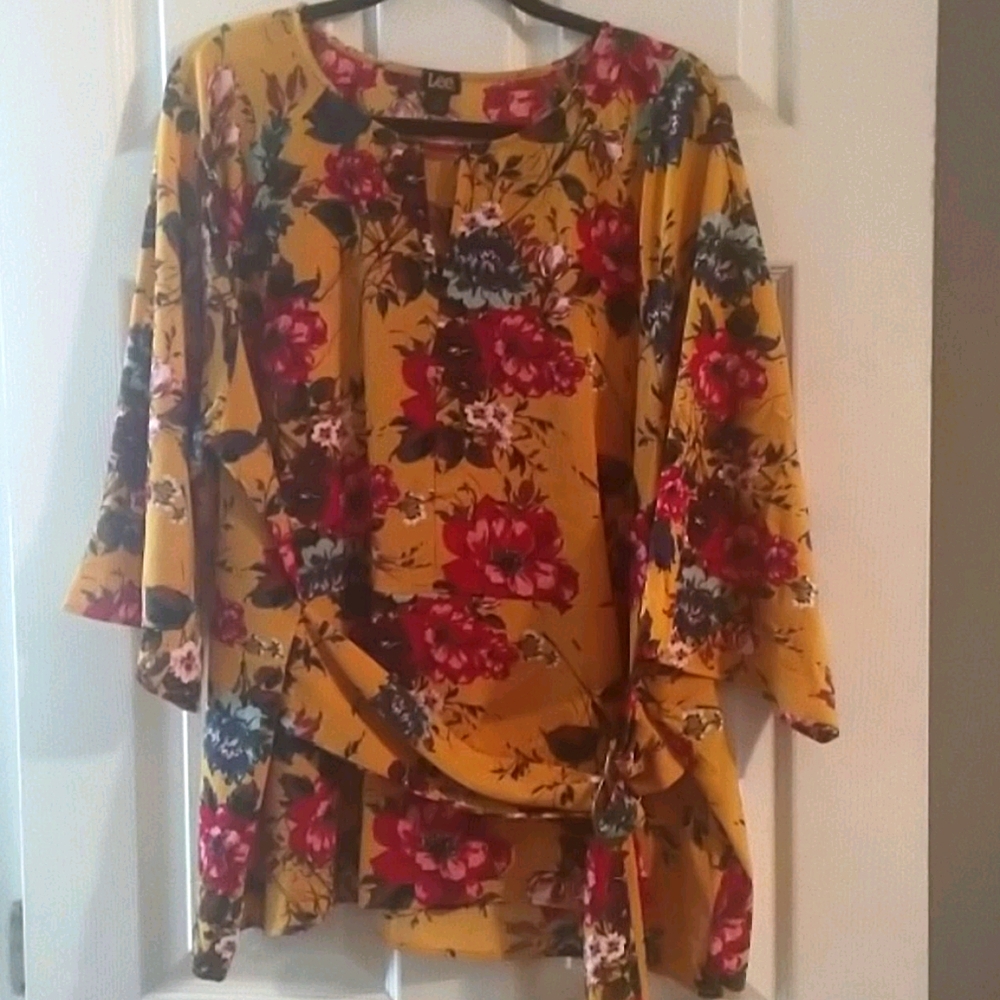 Belted 3/4 bell sleeve top